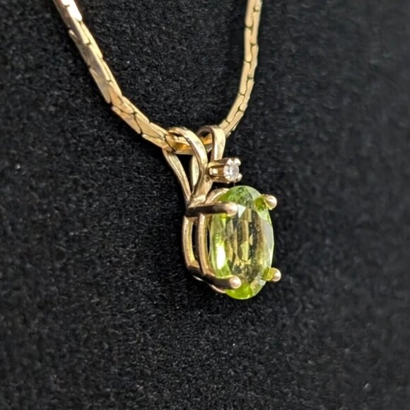 Jewelry - Vintage 10K Diamond & Peridot Pendant